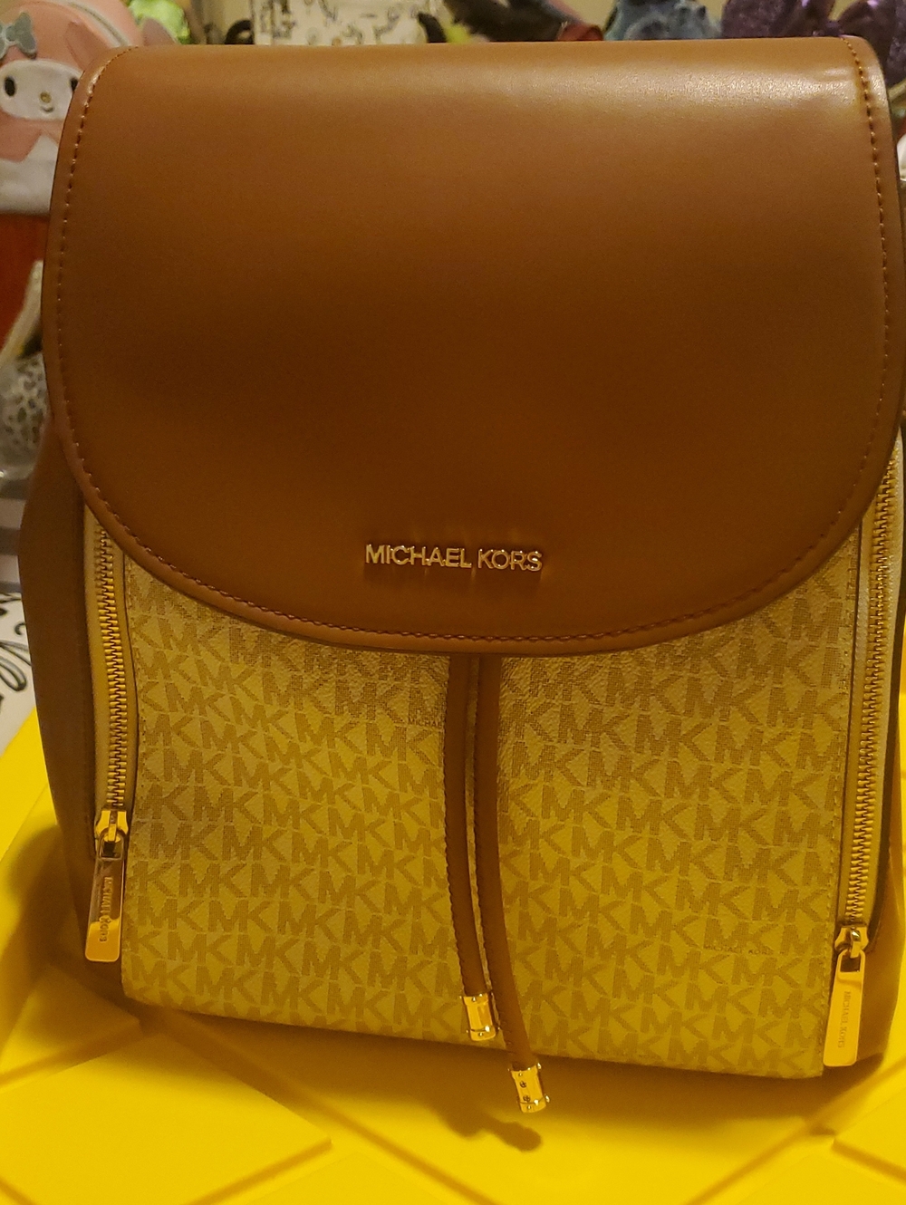 MICHAEL KORS PHOEBE MEDIUM DRAWSTRING BACKPACK VANILLA SIGNATURE COLOR